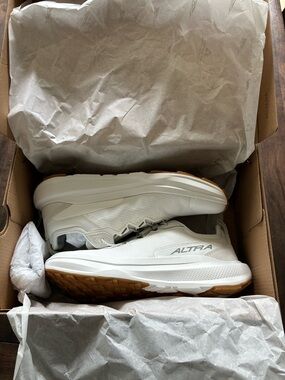 Altra Women’s White Athletic Running Shoes with Gum Outsole - Voyager